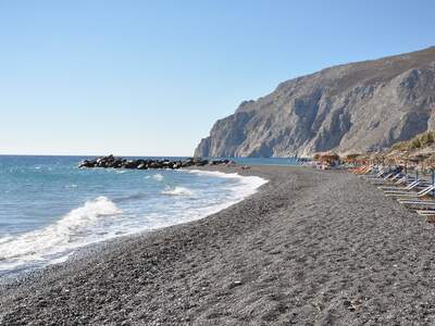 Řecko, Santorini, Pláž v letovisku Kamari